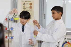 Junior Secondary School Students perform an experiment at OWIS OSAKA